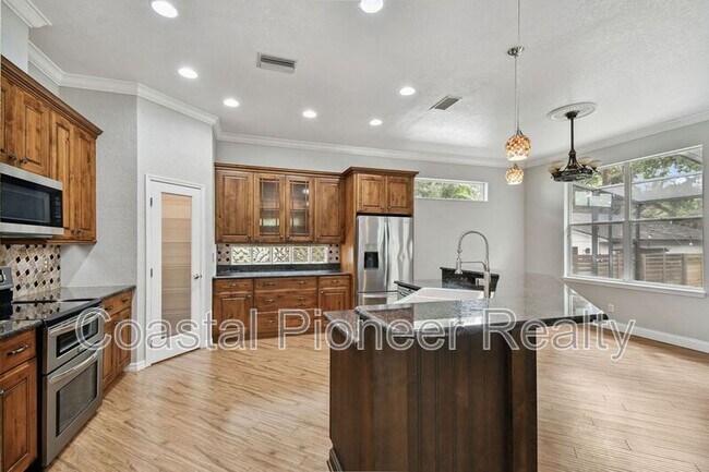 Building Photo - 6105 S Elkins Ave