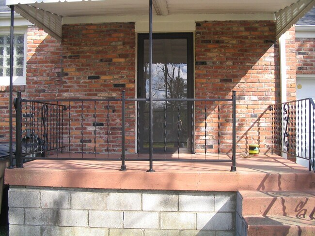 Building Photo - 501 Landon Dr