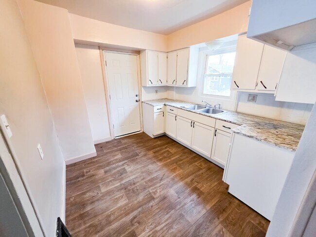 Building Photo - 2044 18th St SW