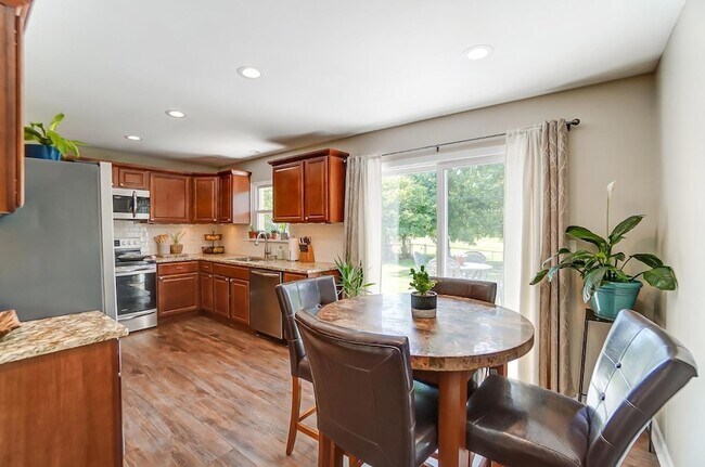 Building Photo - 1599 Yellowglen Dr