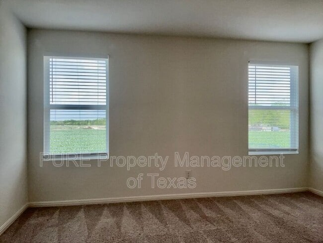 Building Photo - 203 Stonebrook Dr