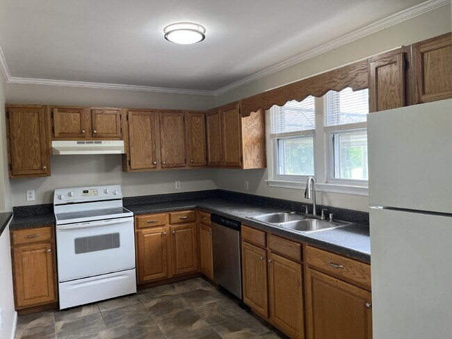 Building Photo - 3311 W Hamilton Ave