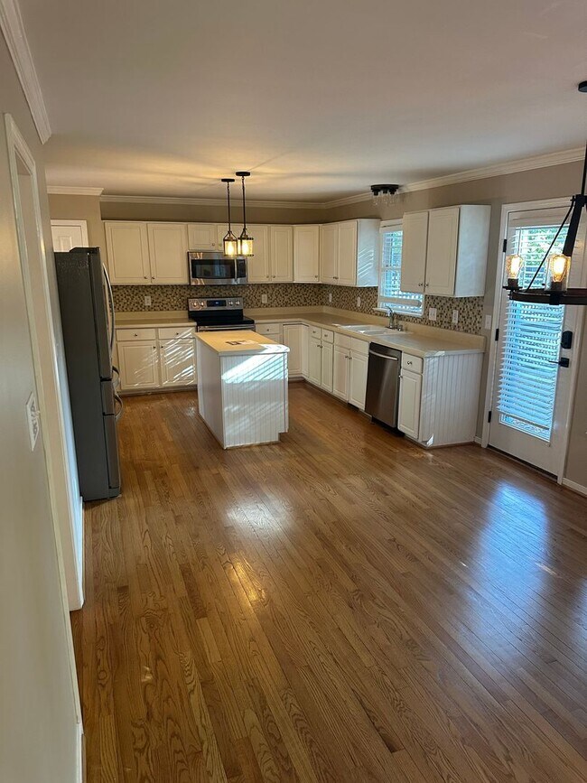 Building Photo - 3000 Sandy Bluff Pl