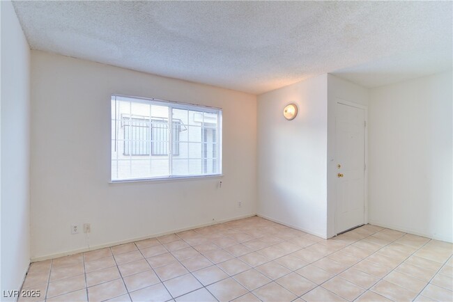 Building Photo - 6200 Camino De Rosa Dr