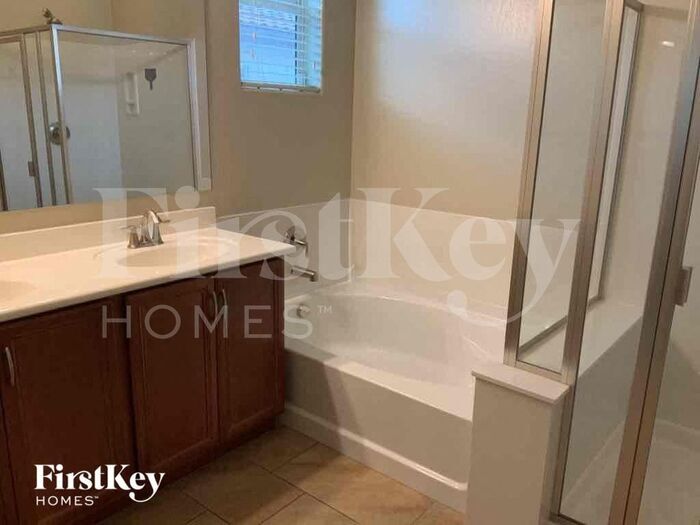 Building Photo - 7103 S 19th Ln