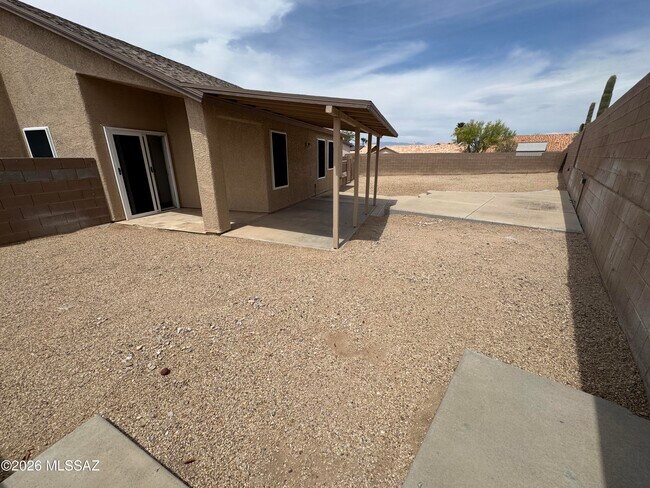 Building Photo - 7815 S Wild Primrose Ave