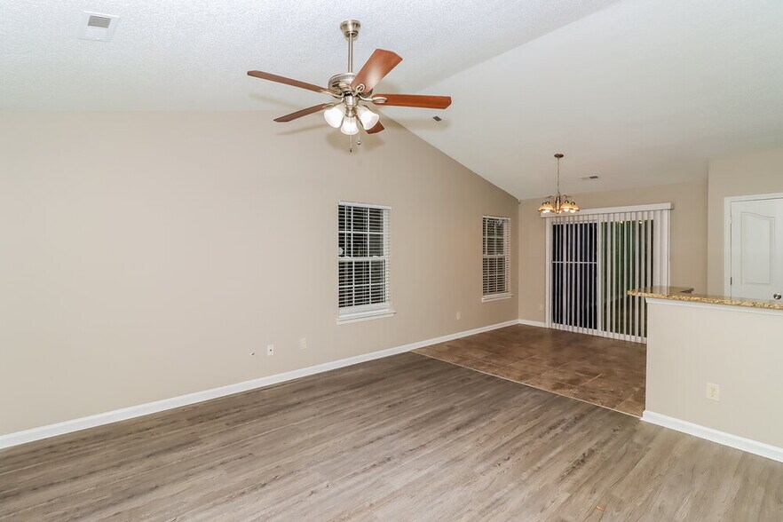 Building Photo - 11416 Northwoods Forest Dr