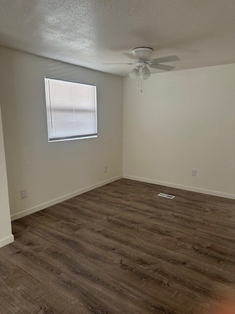 Building Photo - 565 Harbor Dr