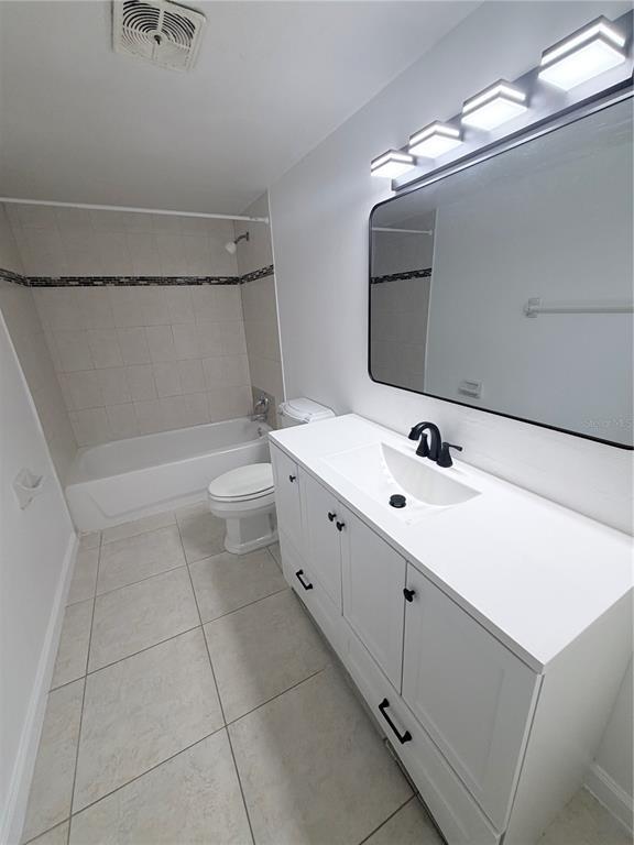 Building Photo - 925 W Oak Ridge Rd