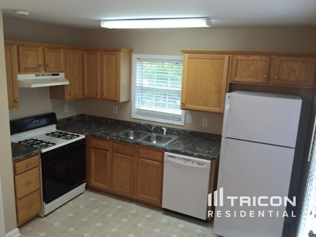 Building Photo - 7838 Cambridge Dr