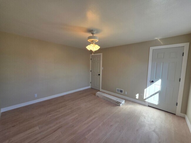 Building Photo - 367 Mohawk Ave