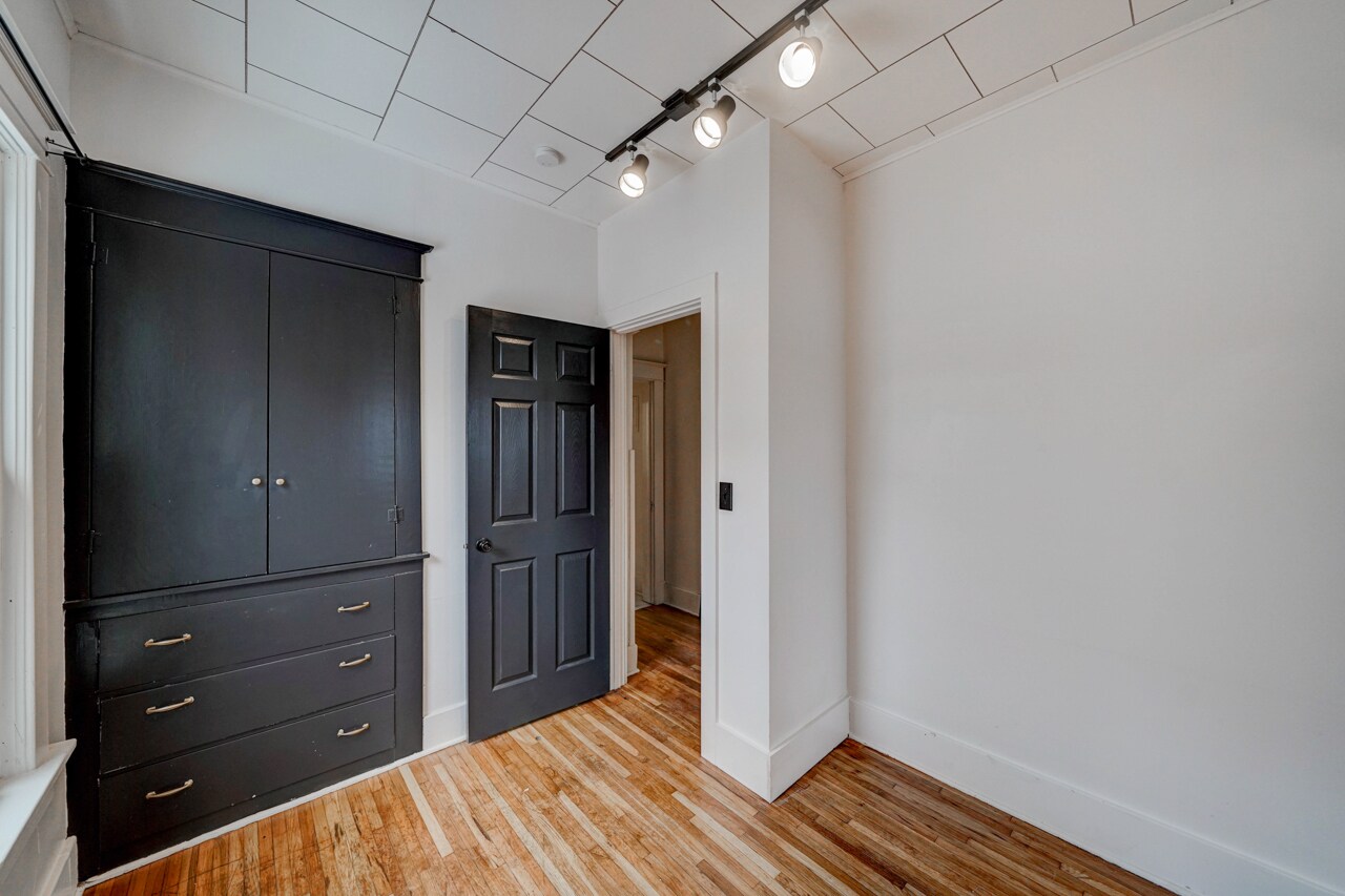 Building Photo - 818 S 31st St