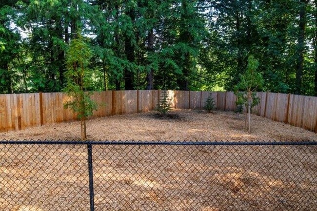 Building Photo - 1 bedroom Townhome with attached garage