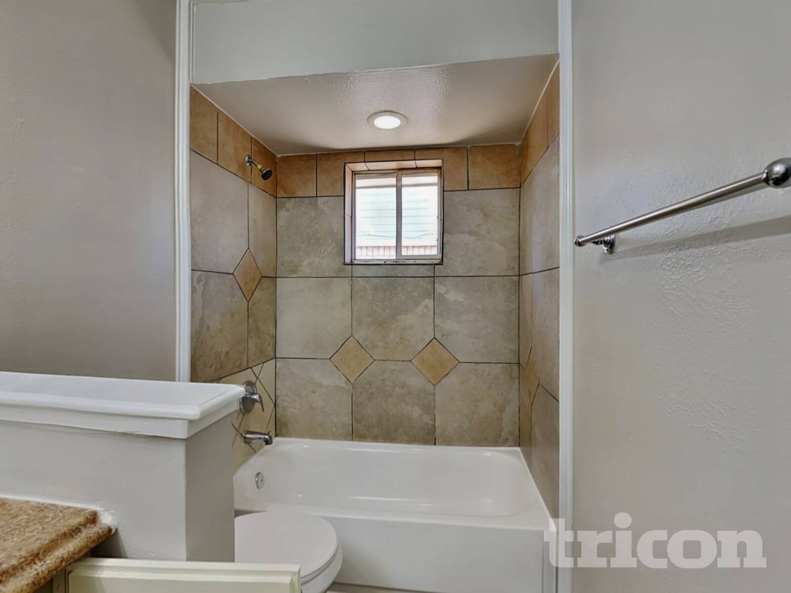Building Photo - 4427 Oakside Dr