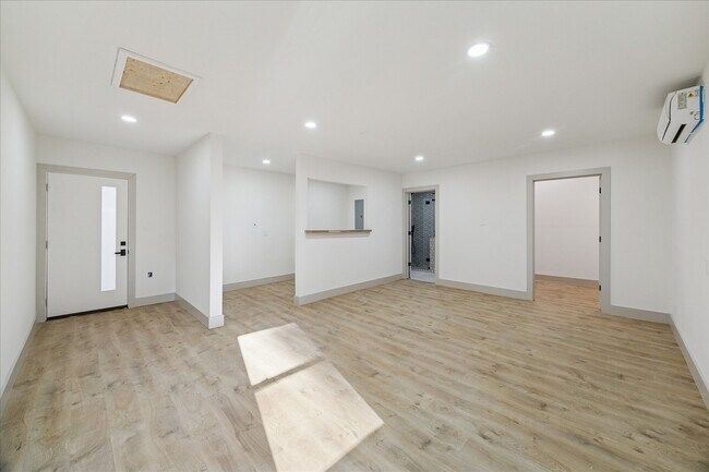 Building Photo - 2306 Mill Lake Dr