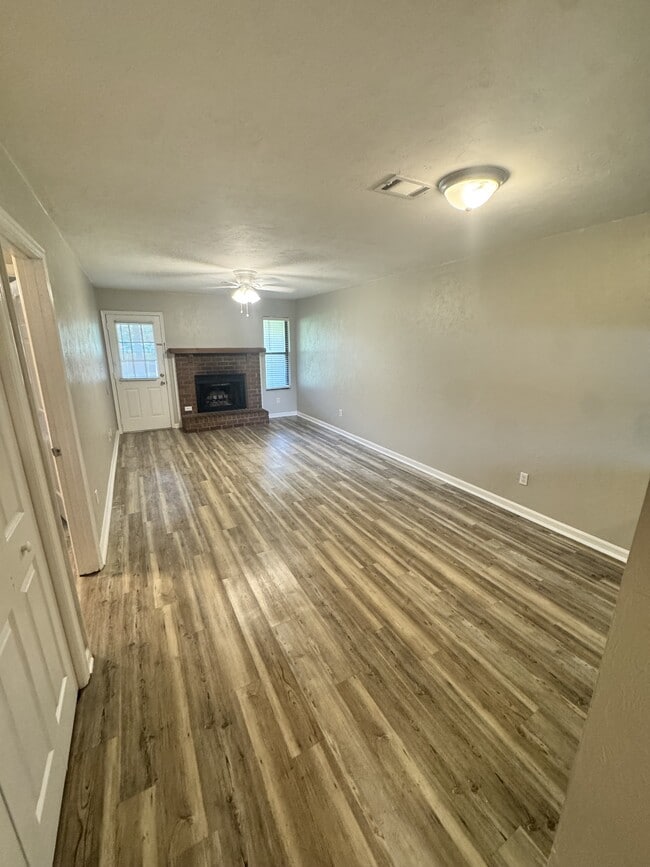 Building Photo - 216 Dixie Dr