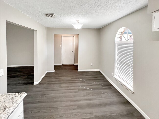 Building Photo - 15018 Cypress Green Dr