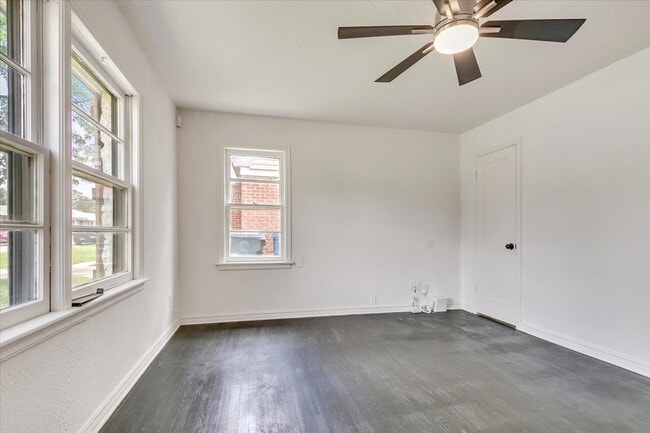 Building Photo - 2116 Andover Ct