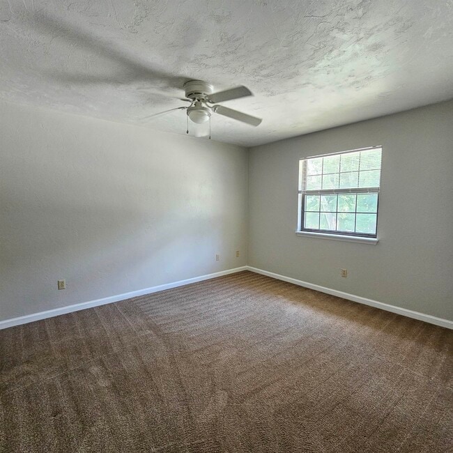 Building Photo - 2927 Woodrich Dr
