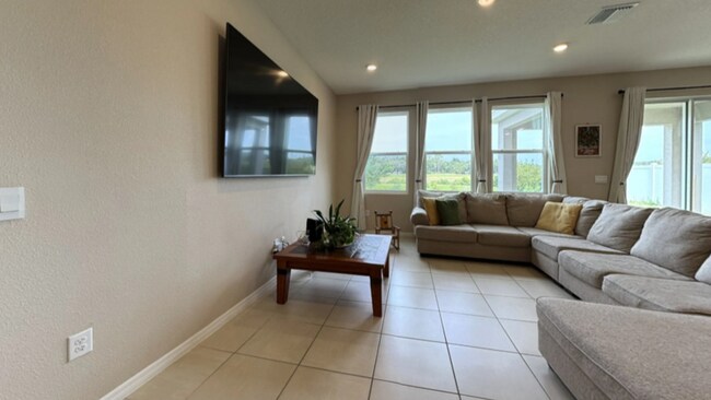 Building Photo - 13781 Wineberry Dr