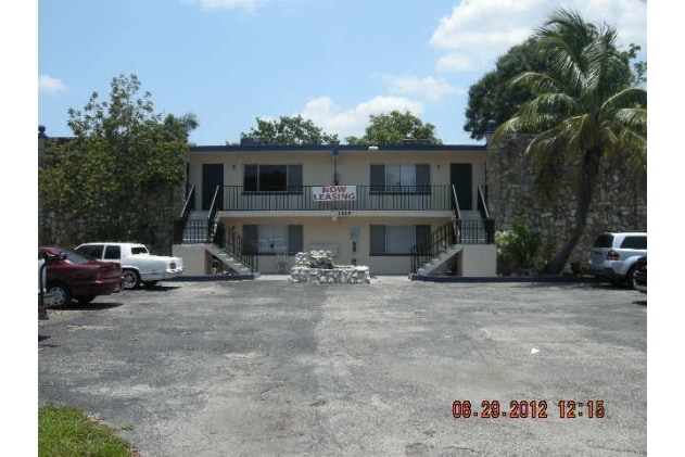 Building Photo - Lillie Steet Apartments