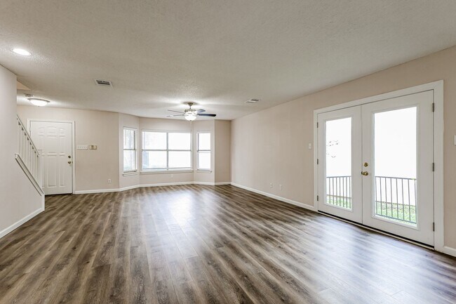 Building Photo - Hidden Gated community about 7 miles from Randolph Air Force Base