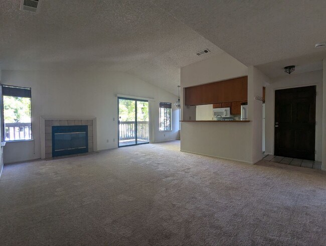 Building Photo - 38860 Cherry Glen Common