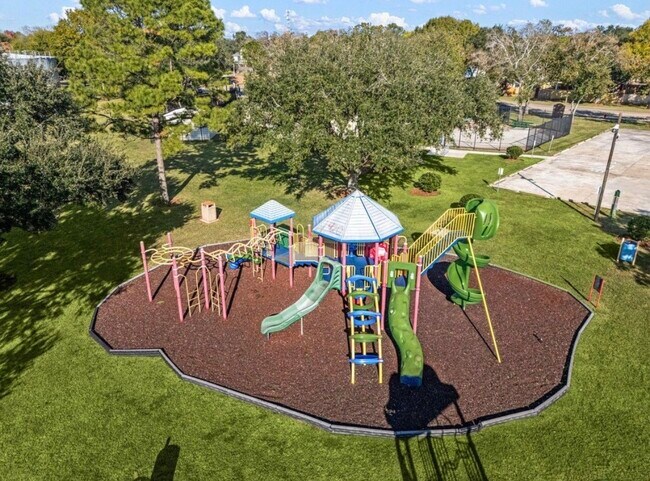 Building Photo - 303 Knoll Forest Dr