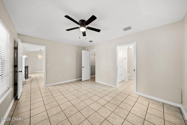 Building Photo - 615 Poinsettia Ct