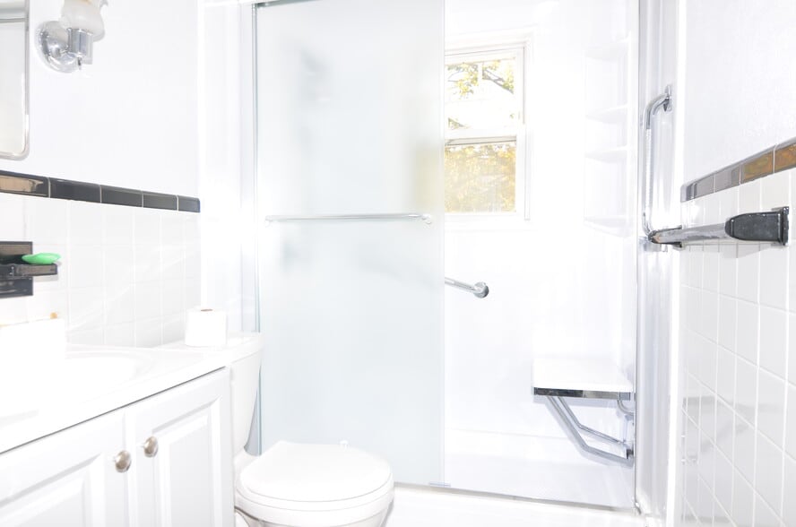 Building Photo - 10 Carson Rd