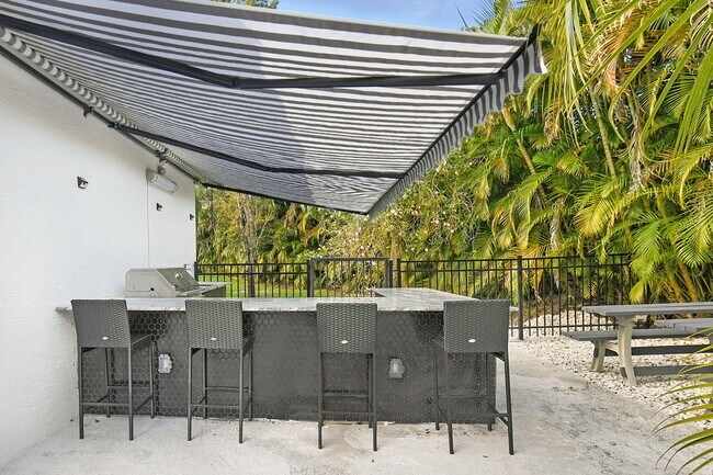 Building Photo - 15700 Carrera Ln
