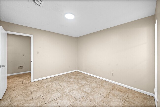 Building Photo - 11111 Longcommon Dr