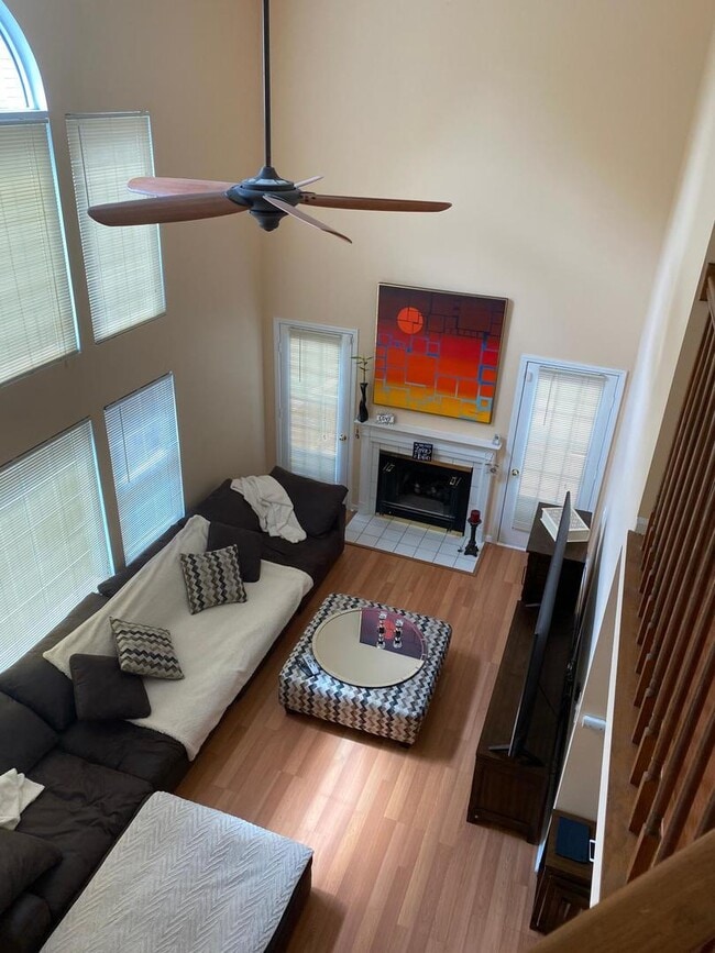 Building Photo - 950 Sweetflower Dr