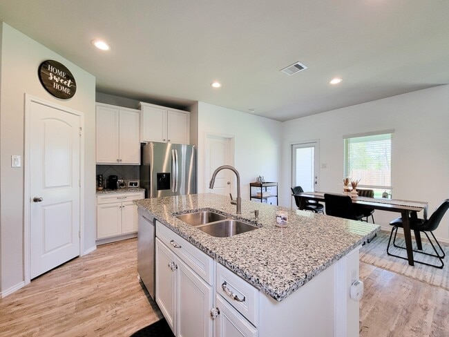 Building Photo - 2326 Strong Horse Dr