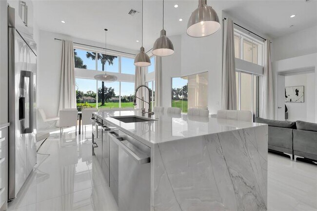 Primary Photo - 4088 Briarcliff Cir