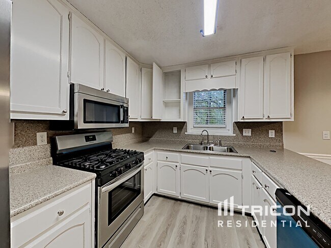 Building Photo - 567 Horseshoe Cir
