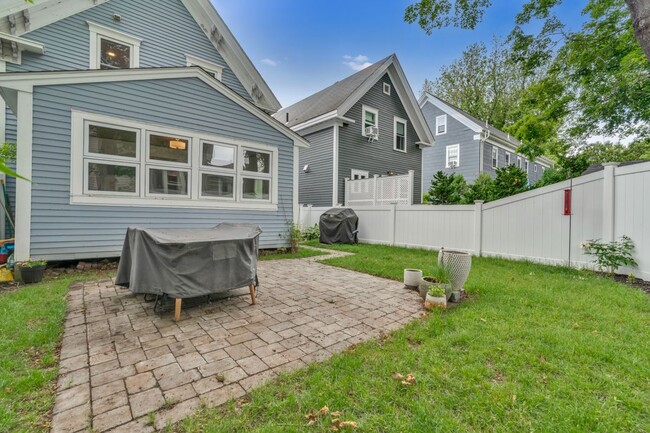 Building Photo - 15 Woodbury
