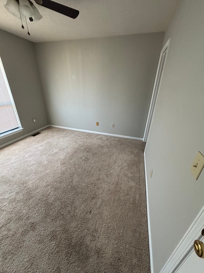 Building Photo - 2701 Thackery Rd