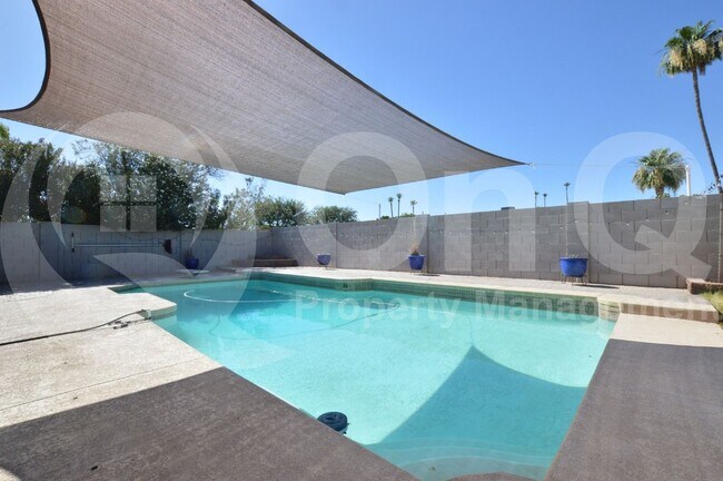 Building Photo - 2218 W Palomino Dr