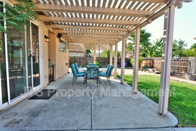 Building Photo - 3232 Balada Way