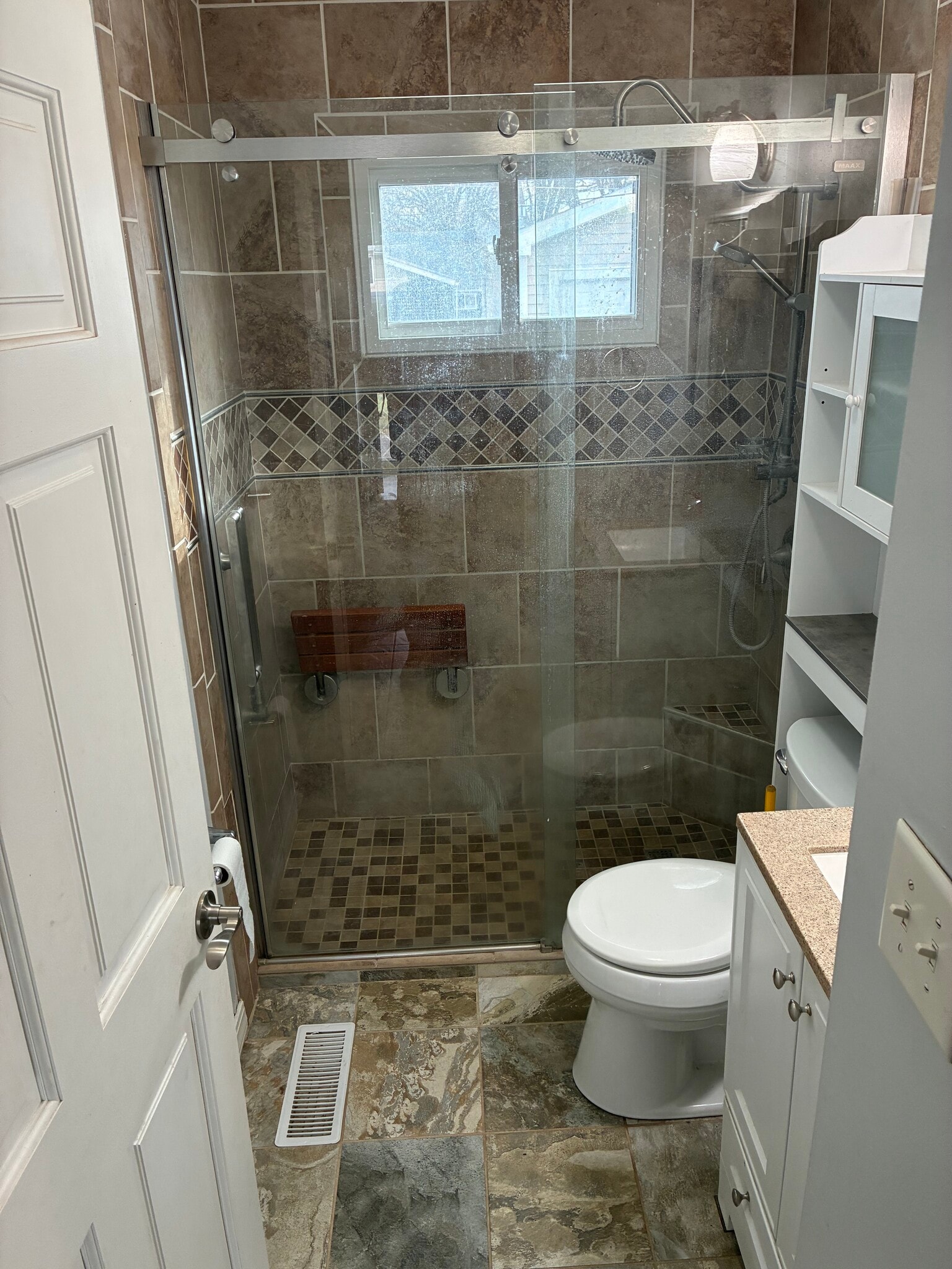 Building Photo - 1421 W Tate St