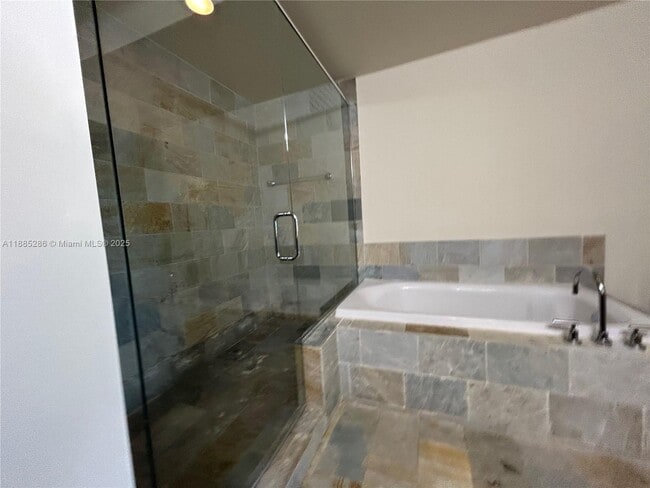 Building Photo - 2641 N Flamingo Rd