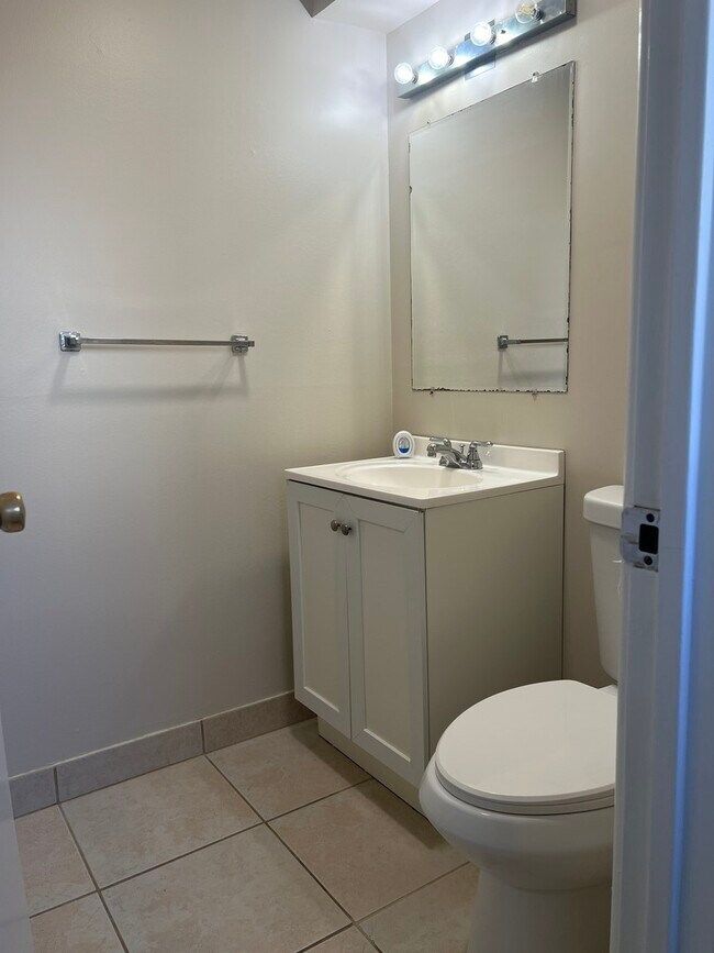 Building Photo - 319 Gentry St