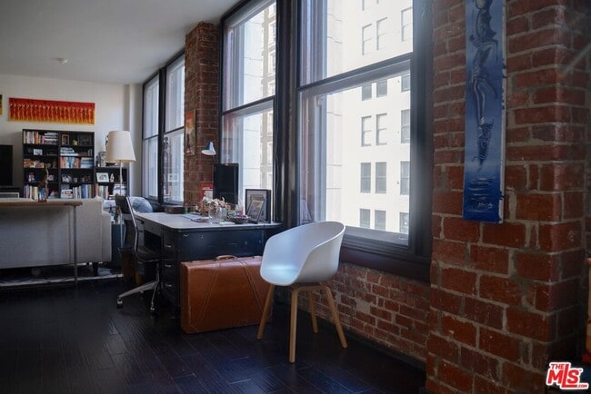 Building Photo - 460 S Spring St