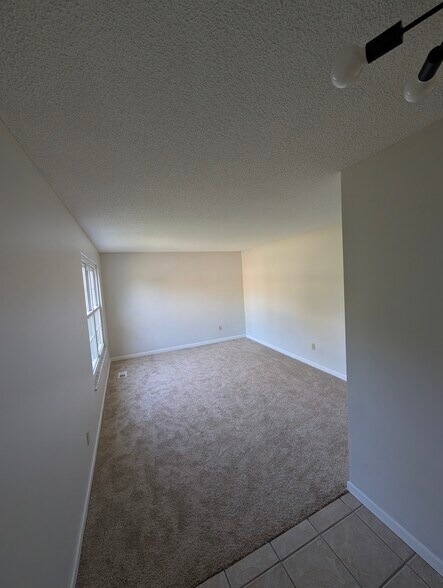 Building Photo - 3115 Larbrook Ct
