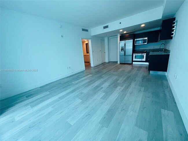 Building Photo - 950 Brickell Bay Dr