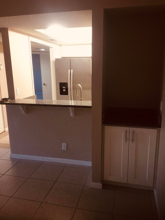 Building Photo - 1500 SE Royal Green Cir