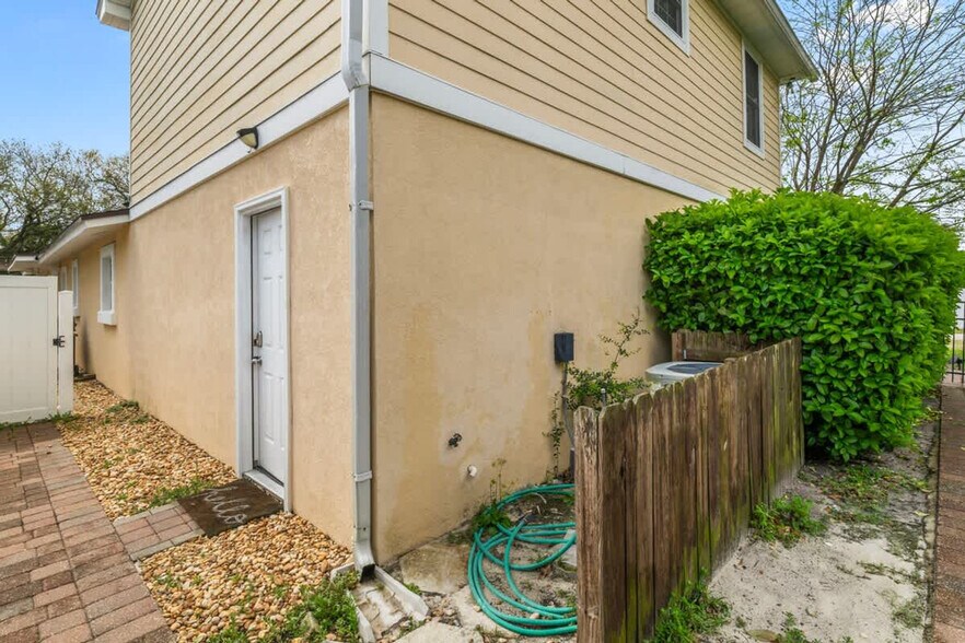 Building Photo - 737 12th Ave S