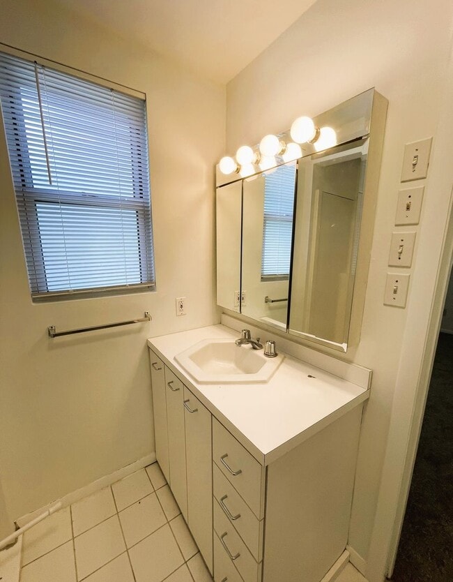 Building Photo - $1975 FOR RENT - SINGLE UPDATED FAMILY HOU...