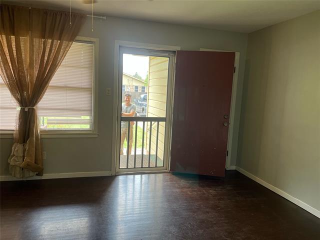 Building Photo - 4050 Russell Ave